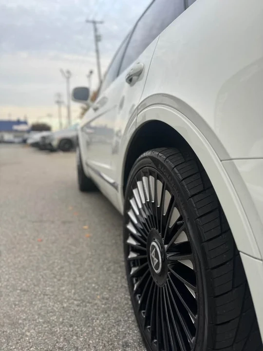 2017 Bentley Bentayga - Image 15 of 15