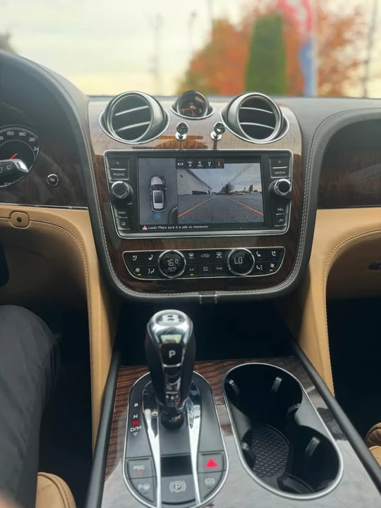 2017 Bentley Bentayga - Image 12 of 15