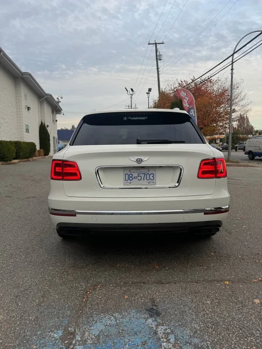 2017 Bentley Bentayga - Image 6 of 15