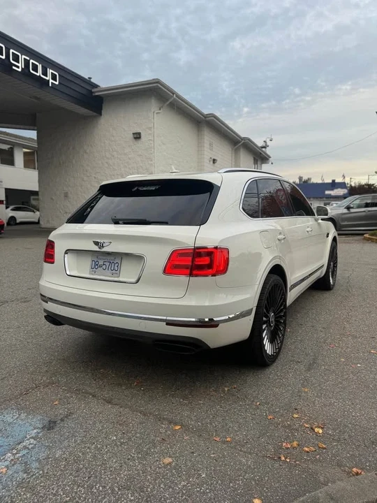 2017 Bentley Bentayga - Image 4 of 15