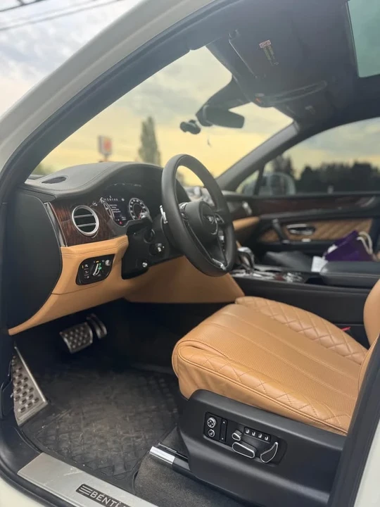 2017 Bentley Bentayga - Image 8 of 15