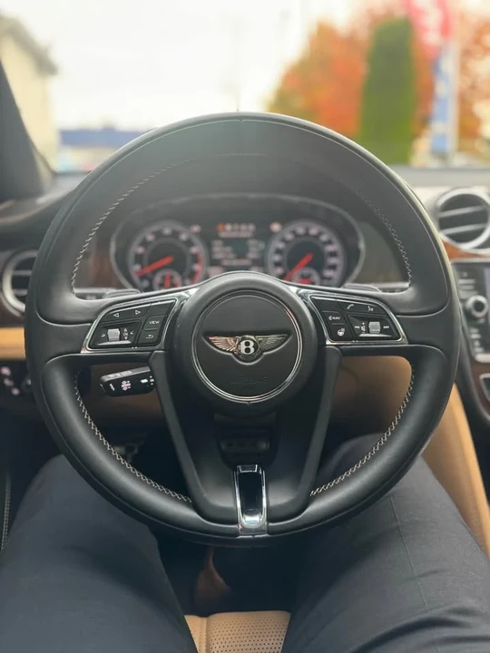2017 Bentley Bentayga - Image 11 of 15
