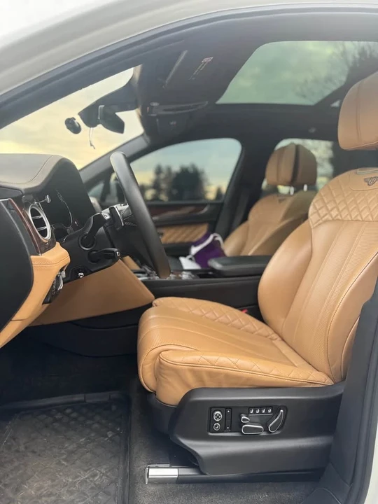2017 Bentley Bentayga - Image 7 of 15