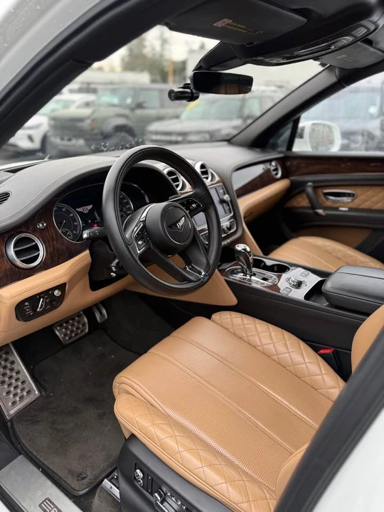 2017 Bentley Bentayga - Image 7 of 12