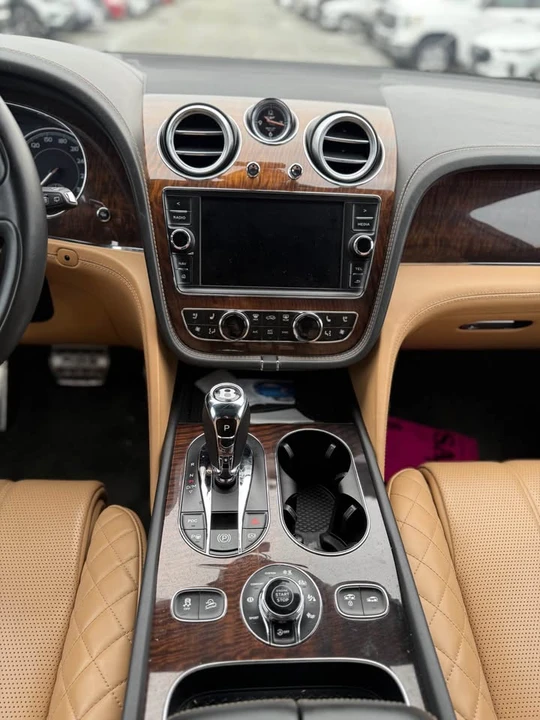 2017 Bentley Bentayga - Image 11 of 12