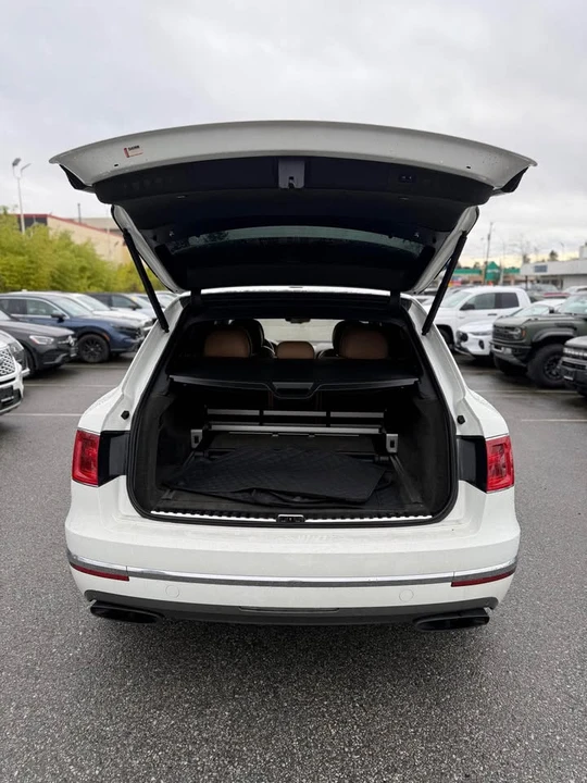 2017 Bentley Bentayga - Image 5 of 12
