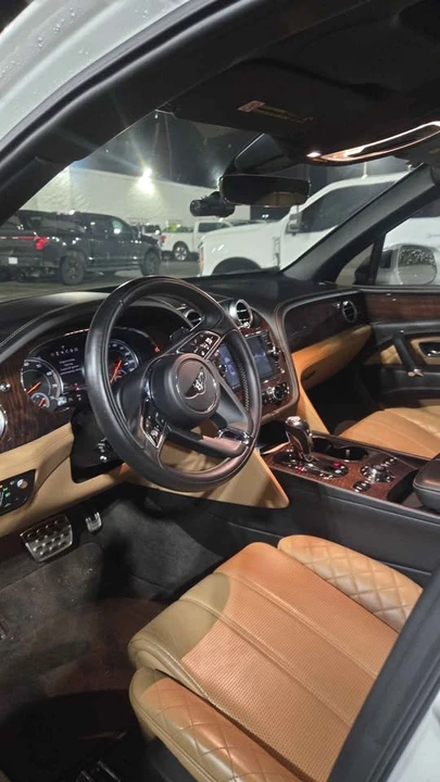 2017 Bentley Bentayga - Image 6 of 12