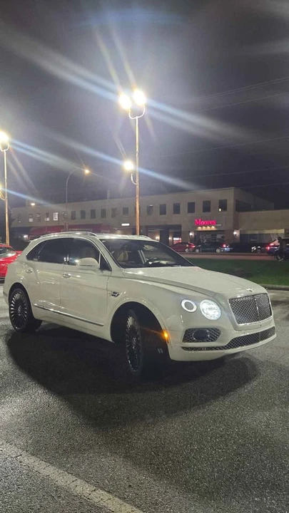 2017 Bentley Bentayga - Image 3 of 12