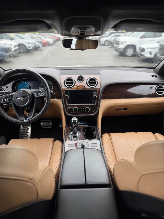 2017 Bentley Bentayga - Image 10 of 12