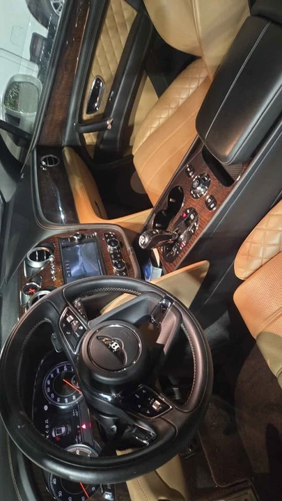 2017 Bentley Bentayga - Image 7 of 12