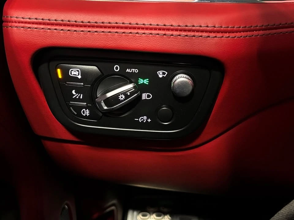 2017 Bentley Bentayga - Image 16 of 20
