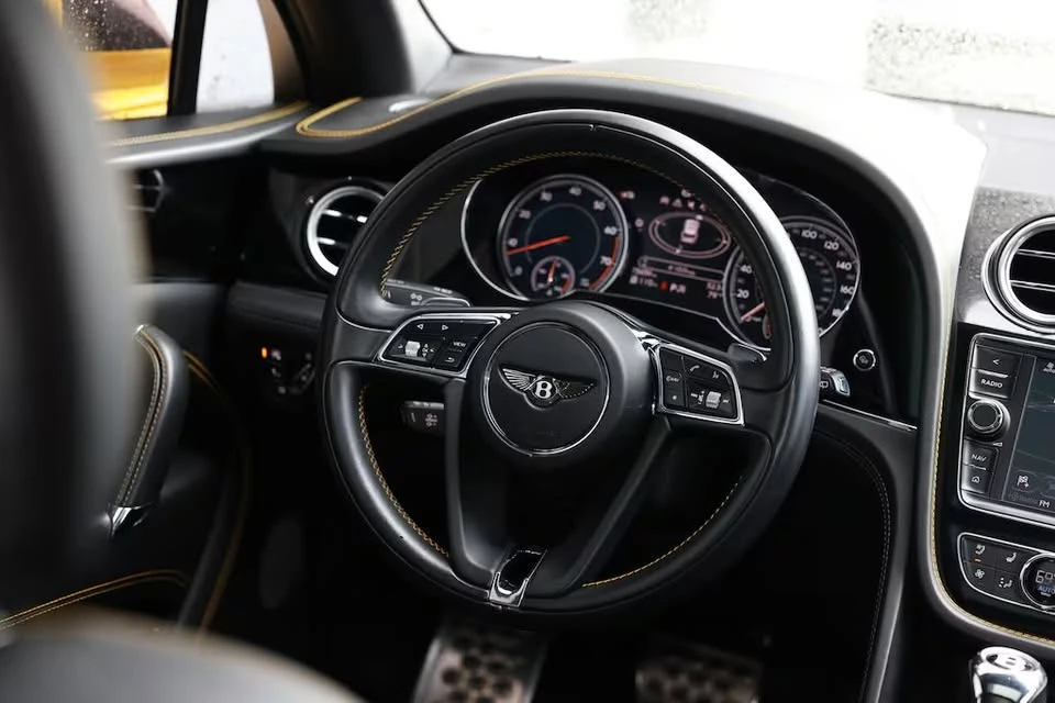 2017 Bentley Bentayga - Image 7 of 18