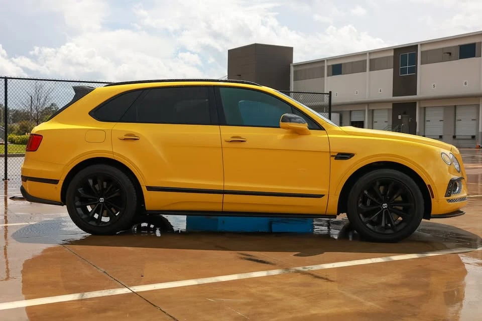 2017 Bentley Bentayga - Image 2 of 18