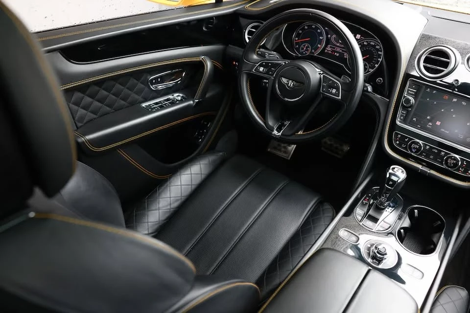 2017 Bentley Bentayga - Image 8 of 18