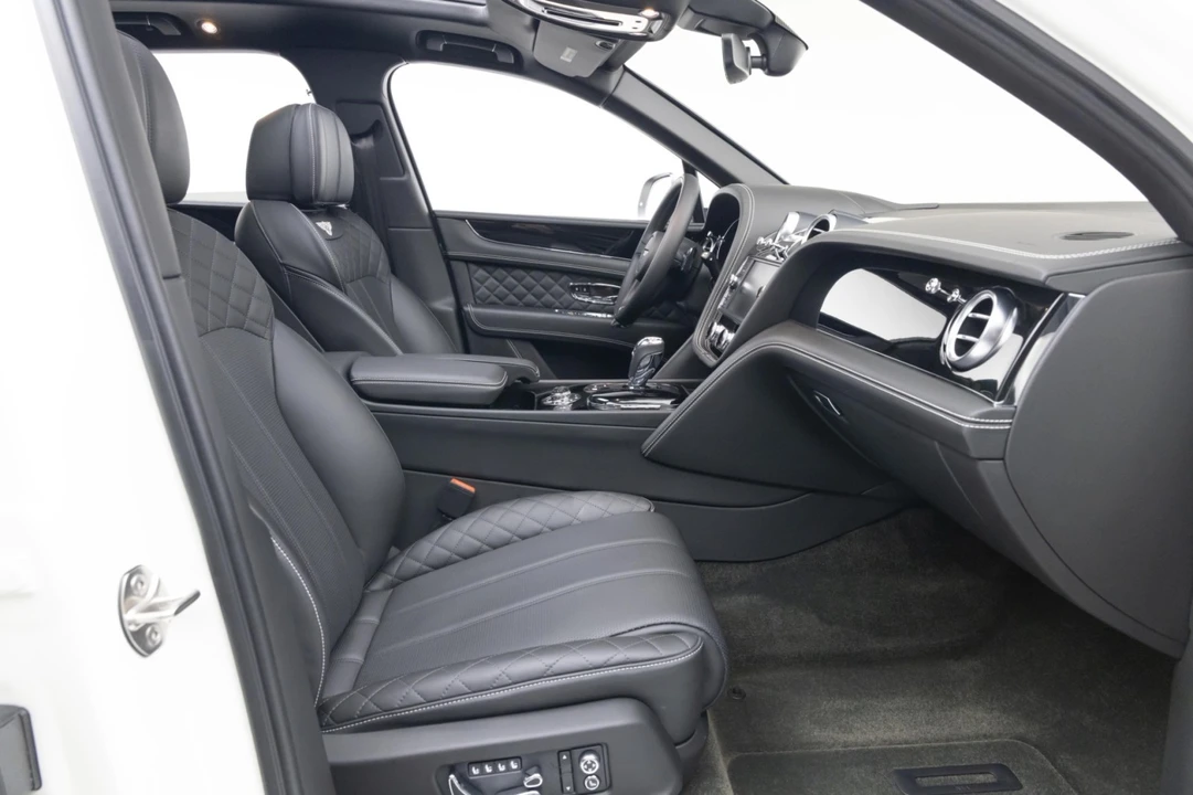 2017 Bentley Bentayga - Image 24 of 31