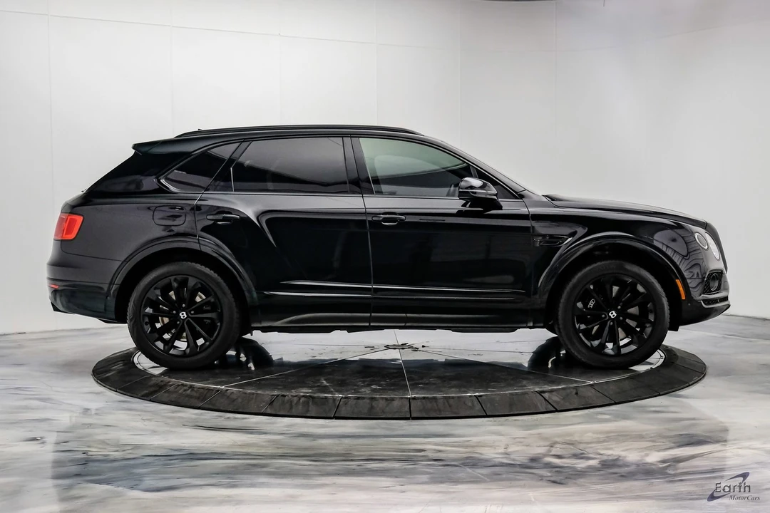 2017 Bentley Bentayga - Image 19 of 21