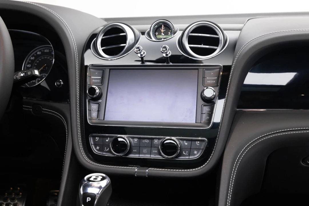 2017 Bentley Bentayga - Image 26 of 31