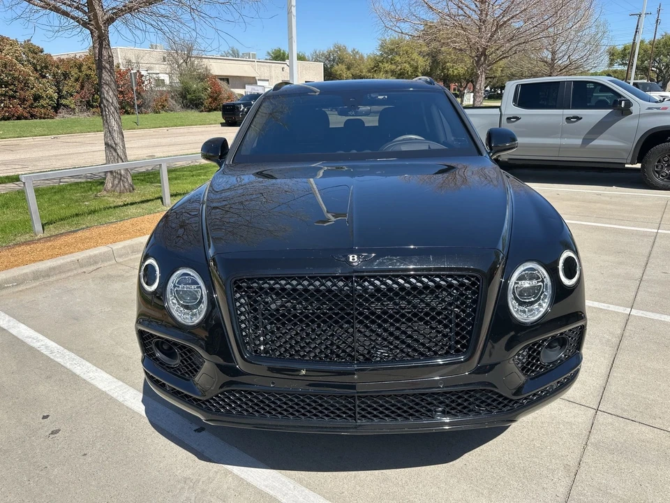 2017 Bentley Bentayga - Image 2 of 8