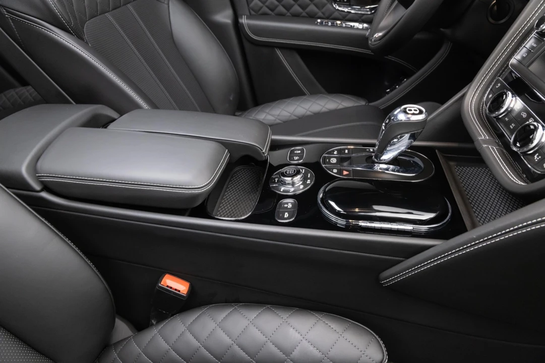 2017 Bentley Bentayga - Image 18 of 31