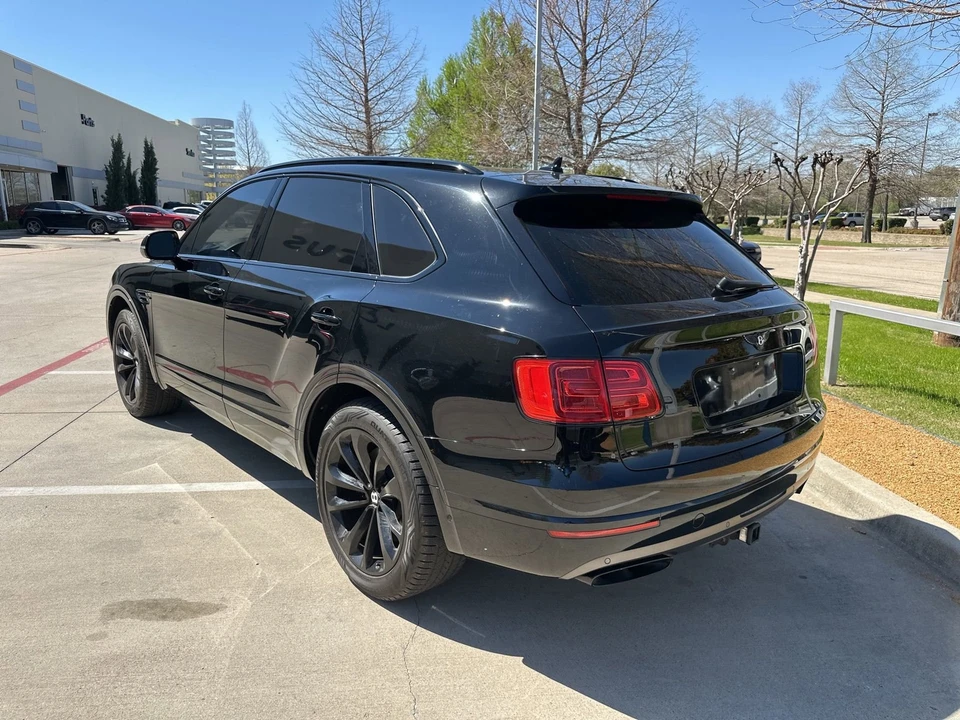 2017 Bentley Bentayga - Image 6 of 8