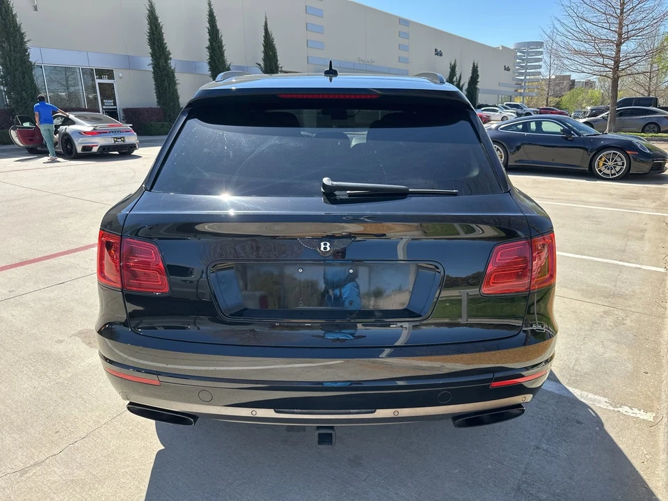 2017 Bentley Bentayga - Image 5 of 8
