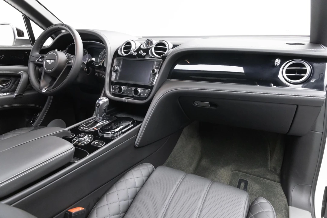 2017 Bentley Bentayga - Image 2 of 31