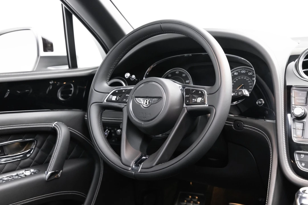 2017 Bentley Bentayga - Image 10 of 31