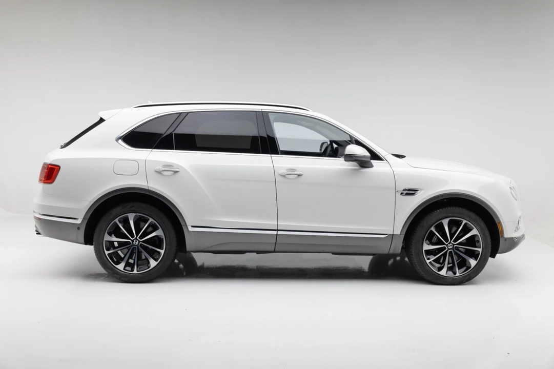 2017 Bentley Bentayga - Image 11 of 31