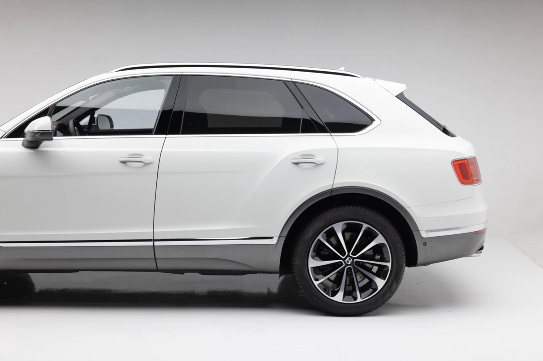 2017 Bentley Bentayga - Image 19 of 31
