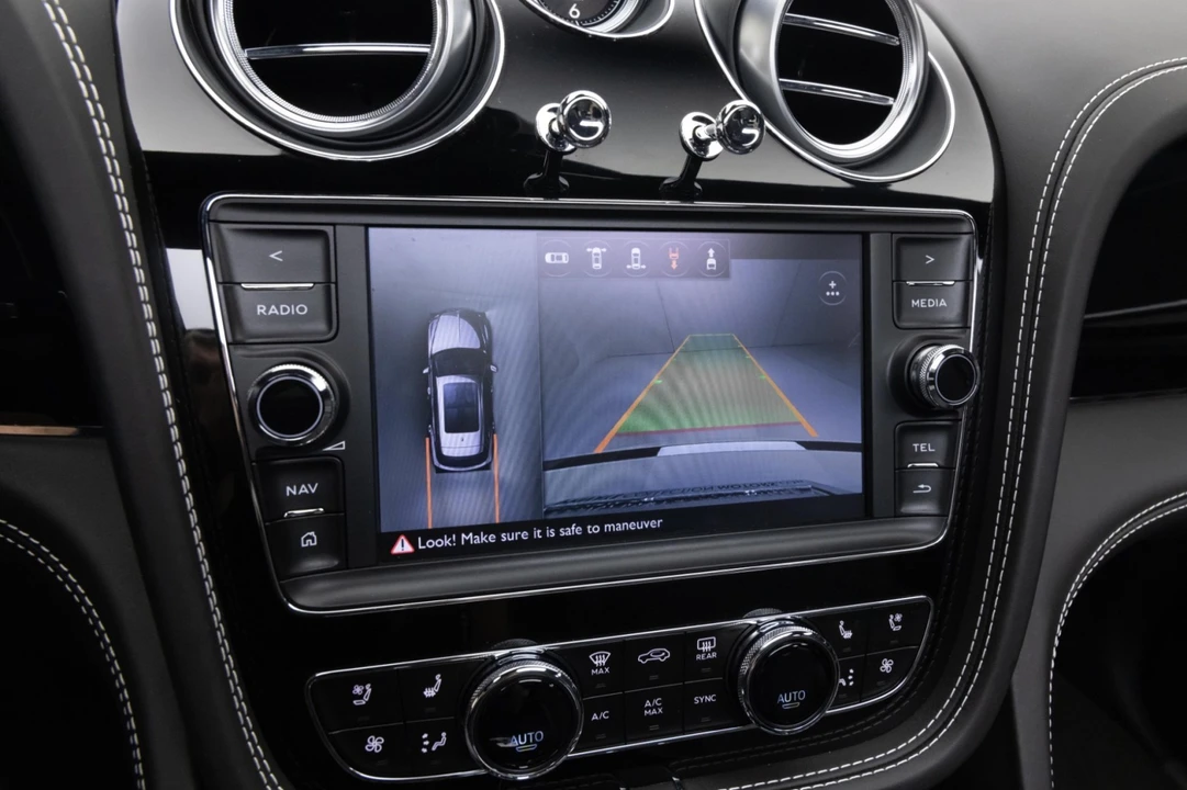 2017 Bentley Bentayga - Image 28 of 31