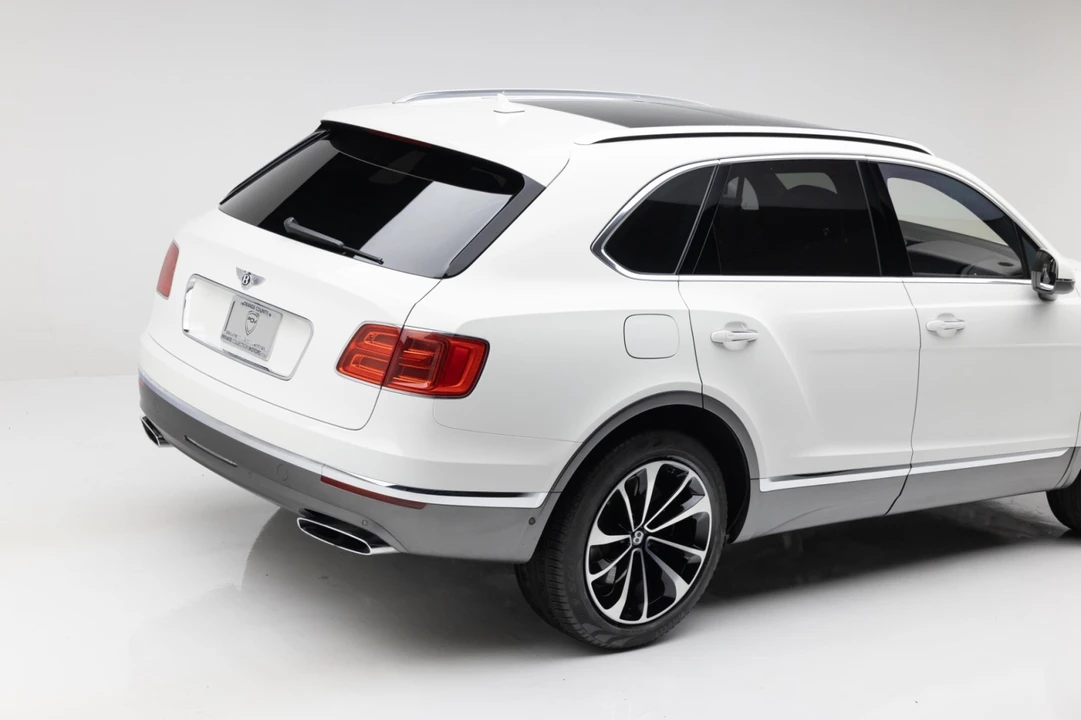 2017 Bentley Bentayga - Image 27 of 31
