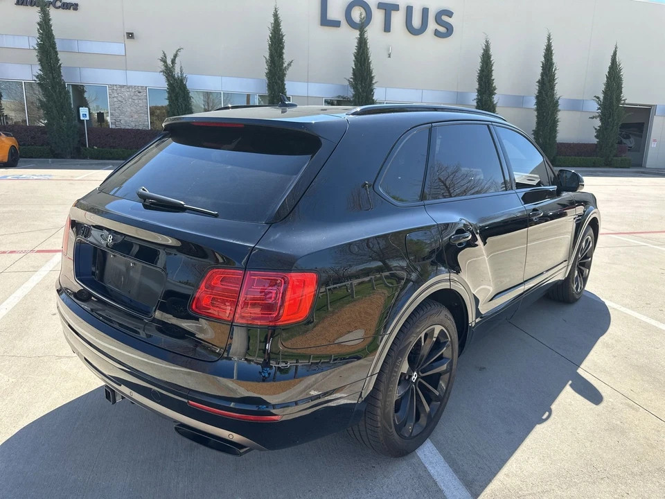 2017 Bentley Bentayga - Image 4 of 8