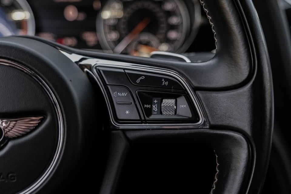 2017 Bentley Bentayga - Image 15 of 18
