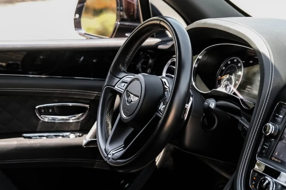 2017 Bentley Bentayga - Image 12 of 18