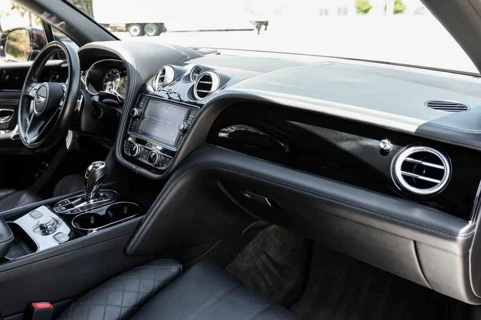 2017 Bentley Bentayga - Image 10 of 18