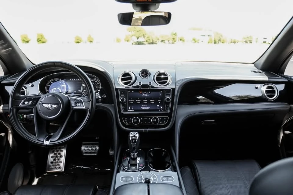 2017 Bentley Bentayga - Image 11 of 18