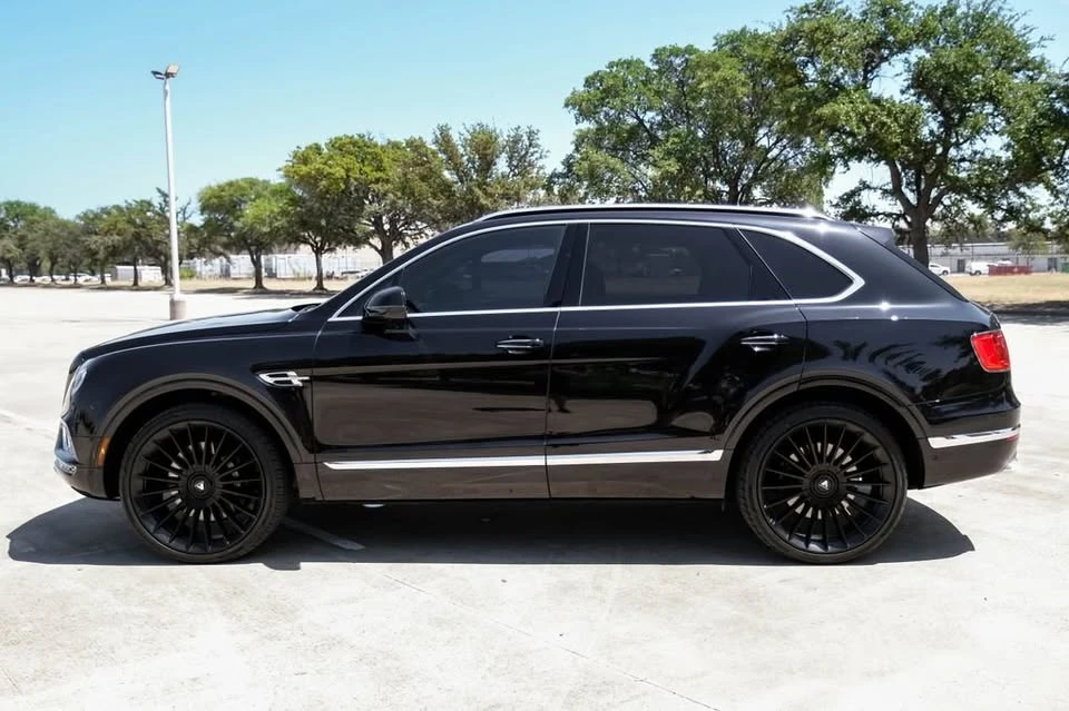 2017 Bentley Bentayga - Image 9 of 18