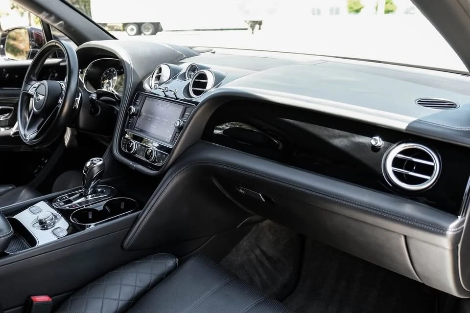 2017 Bentley Bentayga - Image 10 of 18