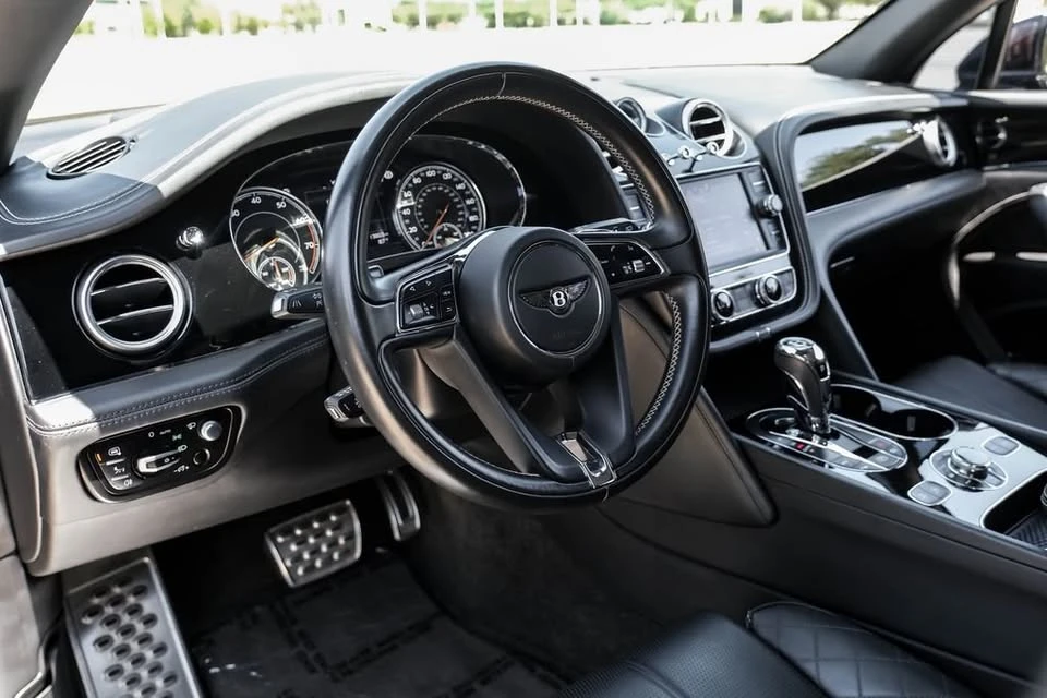 2017 Bentley Bentayga - Image 9 of 18