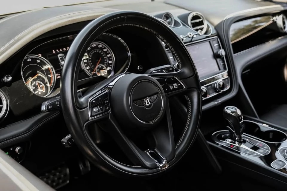 2017 Bentley Bentayga - Image 13 of 18