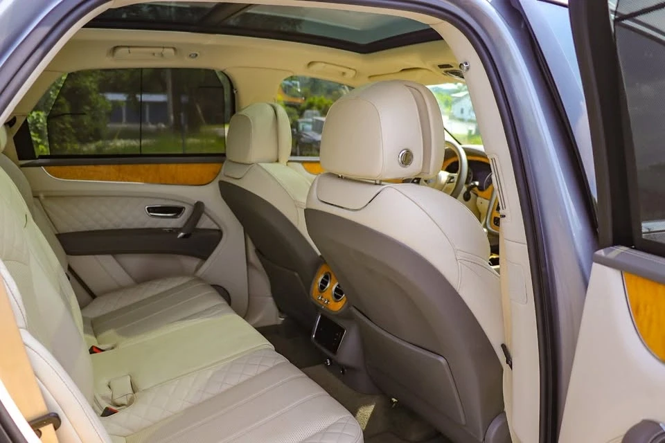 2017 Bentley Bentayga - Image 17 of 20
