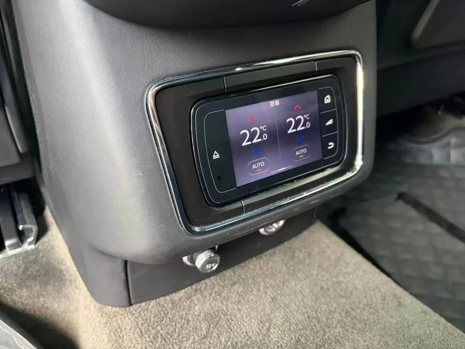 2017 Bentley Bentayga - Image 7 of 9