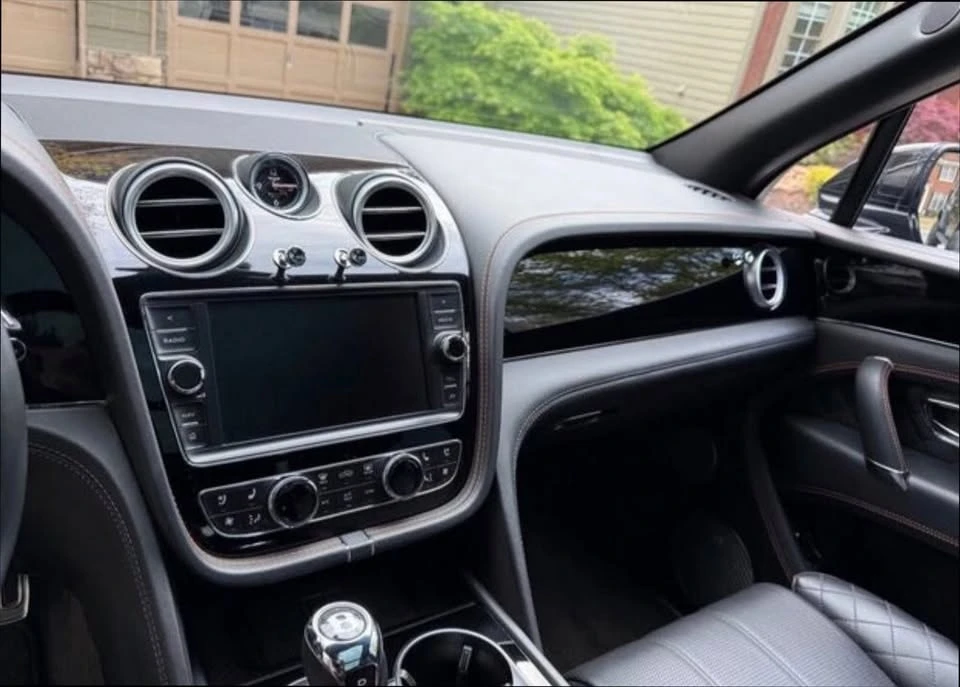 2017 Bentley Bentayga - Image 5 of 7