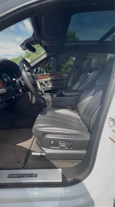 2017 Bentley Bentayga - Image 4 of 9