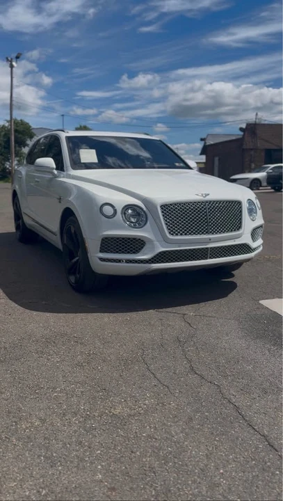 2017 Bentley Bentayga - Image 2 of 9