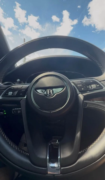 2017 Bentley Bentayga - Image 7 of 9