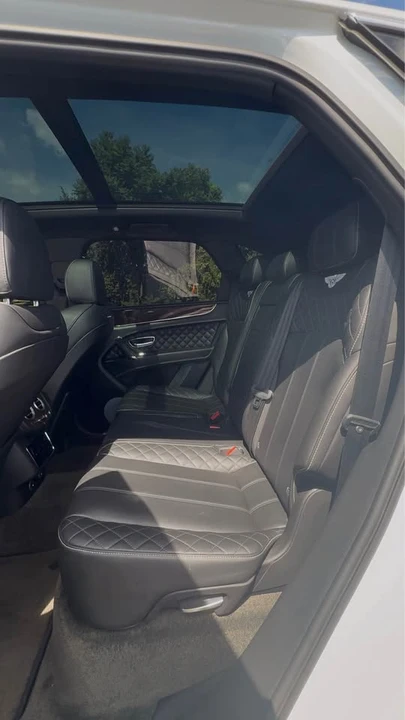 2017 Bentley Bentayga - Image 5 of 9