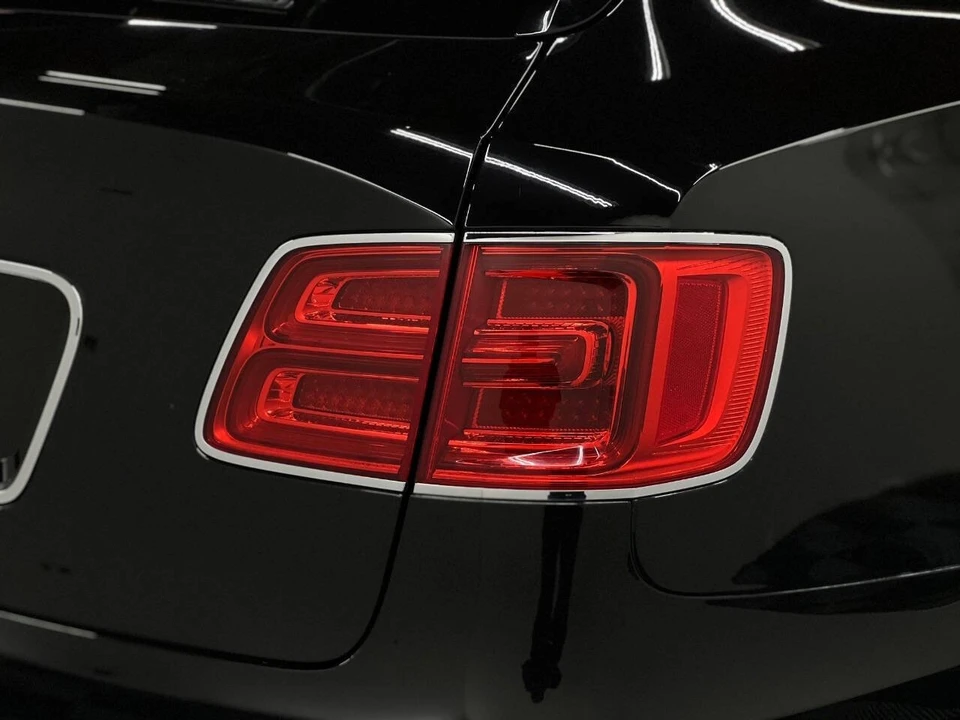 2017 Bentley Bentayga - Image 19 of 21