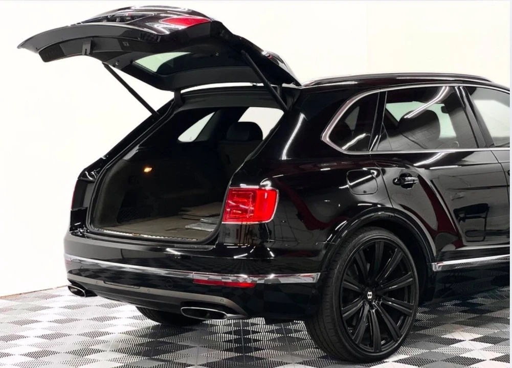 2017 Bentley Bentayga - Image 10 of 21
