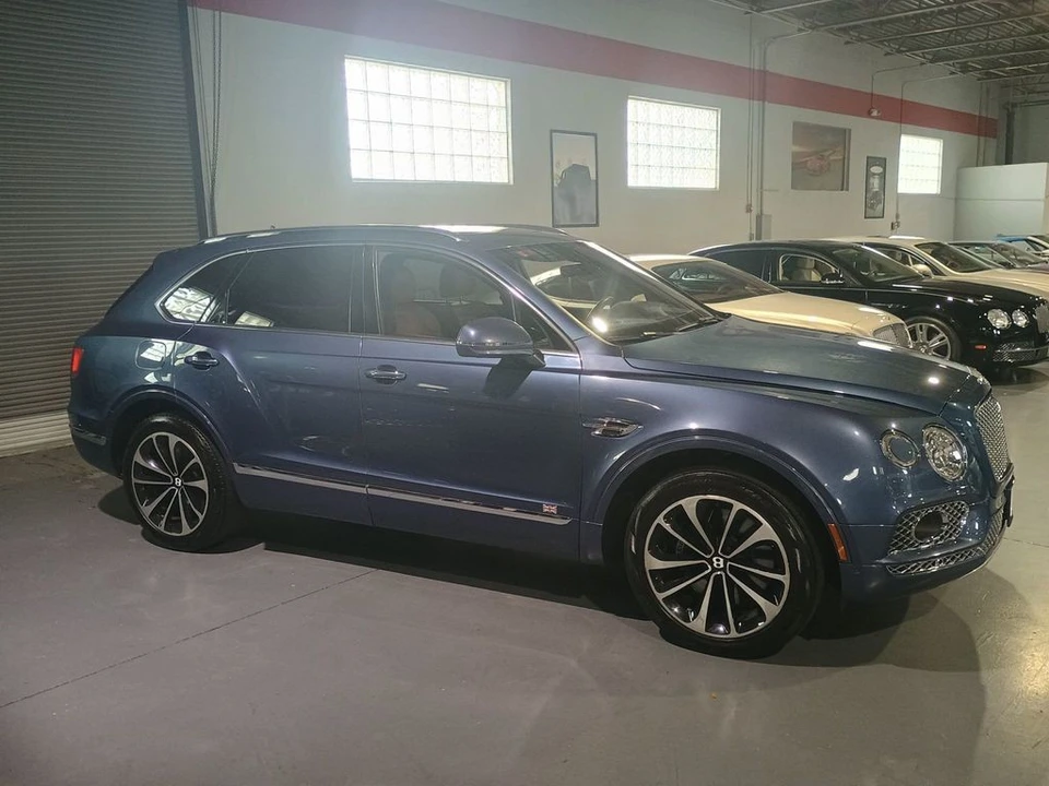2017 Bentley Bentayga - Image 6 of 12